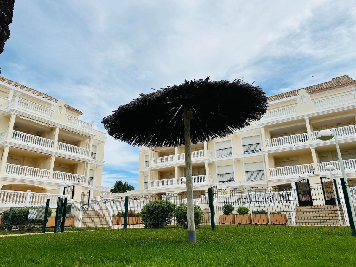 Schoene Mit Pool Und Terrasse. Appartement