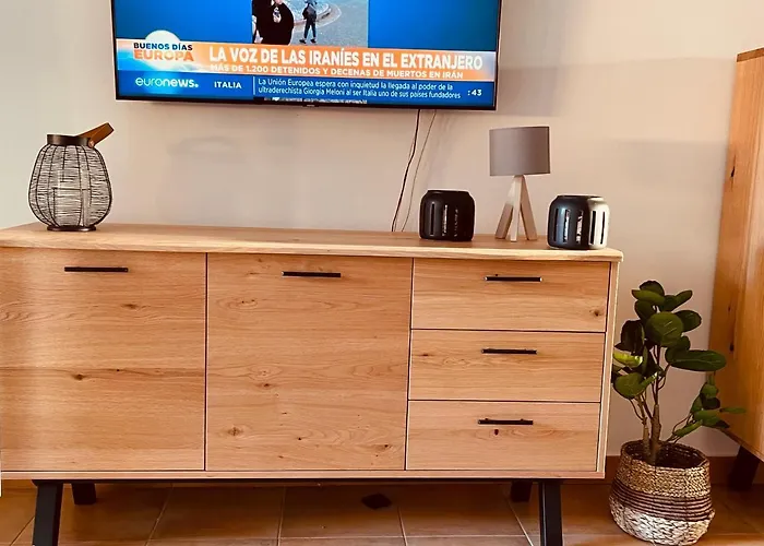 Schoene Unterkunft Mit Pool Und Terrasse.