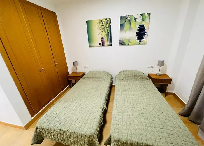 Schoene Unterkunft Mit Pool Und Terrasse.