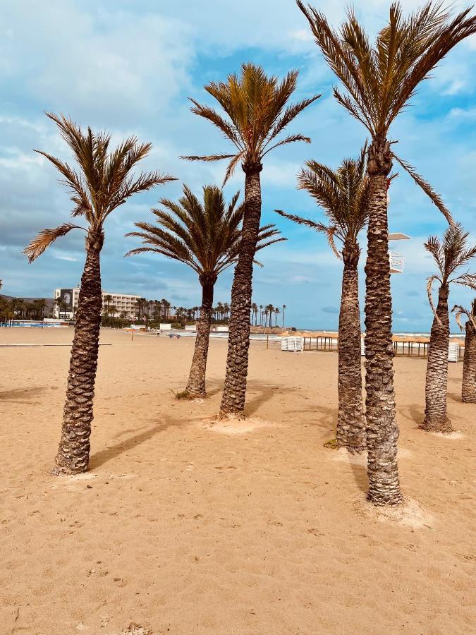Schoene Mit Pool Und Terrasse. * Dénia